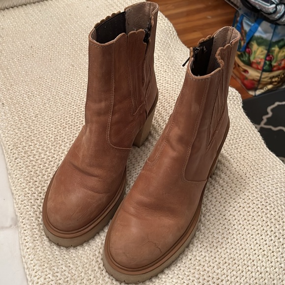 EUC! ✨ Free People James Chelsea Boot - Picture 3 of 4